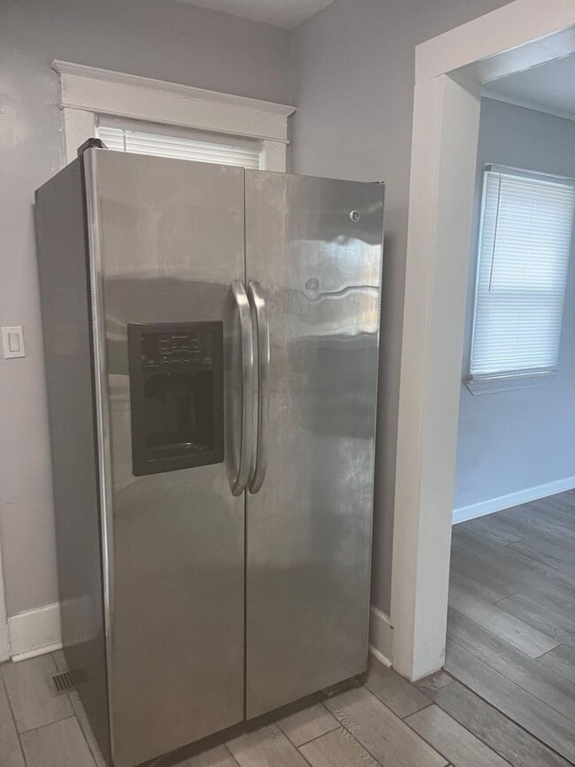 Building Photo - 2 bed, 1 Bath