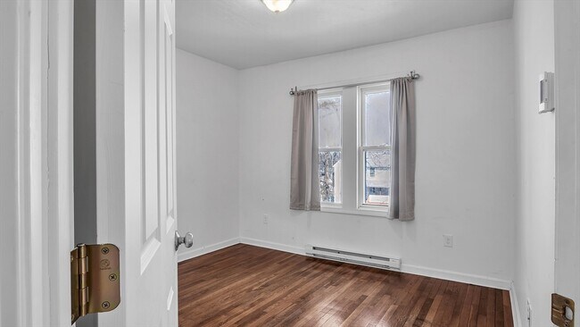 Building Photo - 1442 Main St