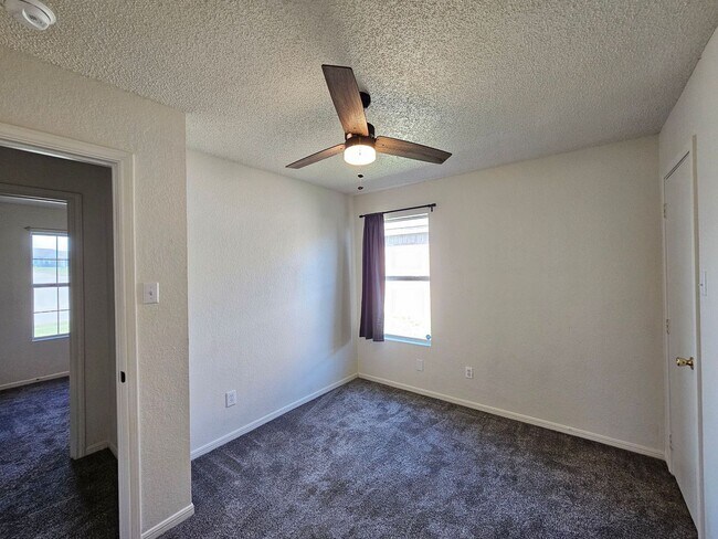 Building Photo - HUD / SECTION 8 ACCEPTED - RENT SPECIAL - AVAILABLE NOW!