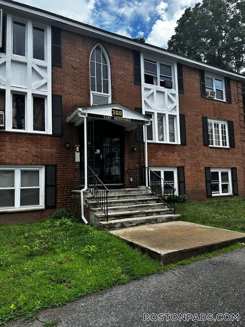 Building Photo - 368 E Merrimack St