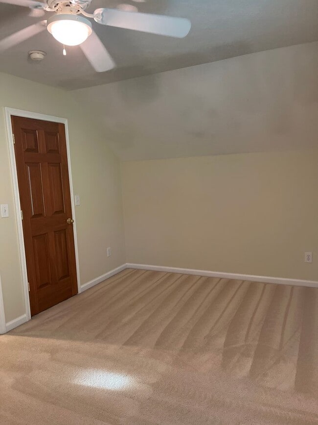 Building Photo - 494 Radcliff Dr