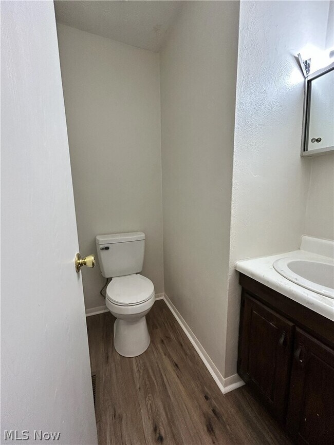 Building Photo - 123 Orchard Dr
