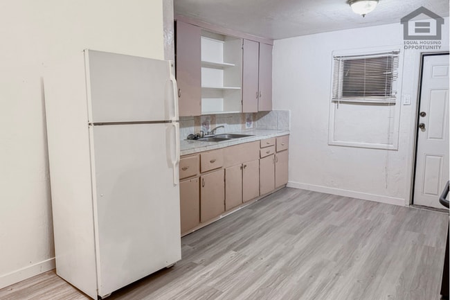 Building Photo - 2Bed/1Bath Apartment at Camelback Rd/Central Ave! Move-In Ready on 06/04/2026! – NO HOA!