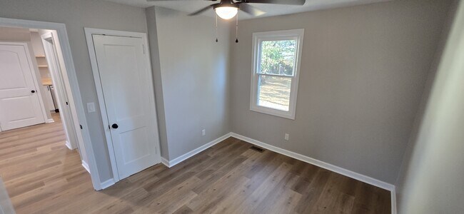 Building Photo - 2503 Cornell Dr NW