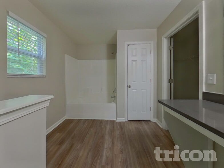 Building Photo - 1613 Brookgreen Ave