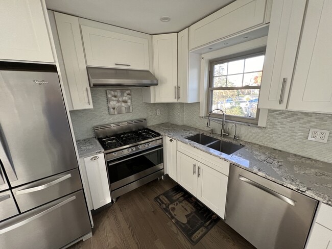 Building Photo - 220 N Graylynn Dr