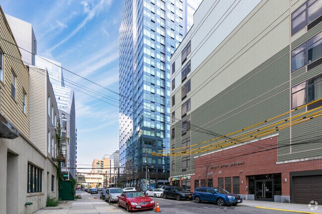 Building Photo - IVY28