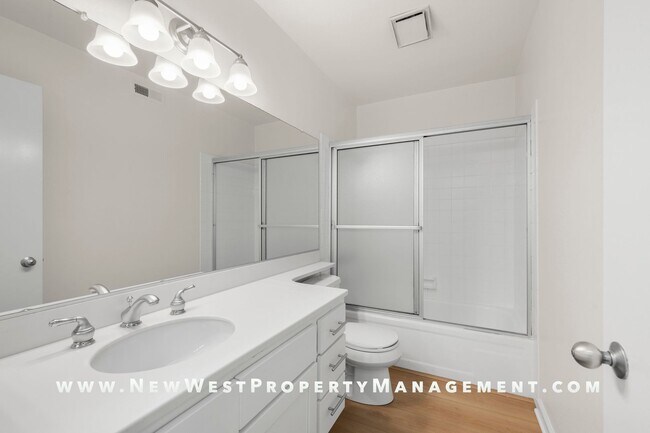 Building Photo - Lovely Marina District 2-bedroom at Park R...