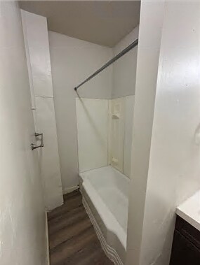 Building Photo - 125 N Van Buren St