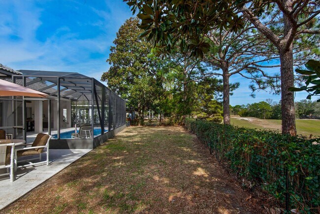 Building Photo - Shalimar Location with a Pool