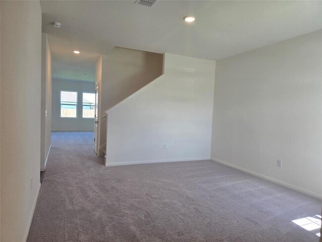 Building Photo - 121 Blazilmar Ln