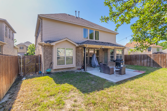 Building Photo - 1313 Poplar Dr