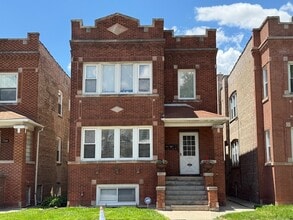 Building Photo - 2252 N Laramie Ave