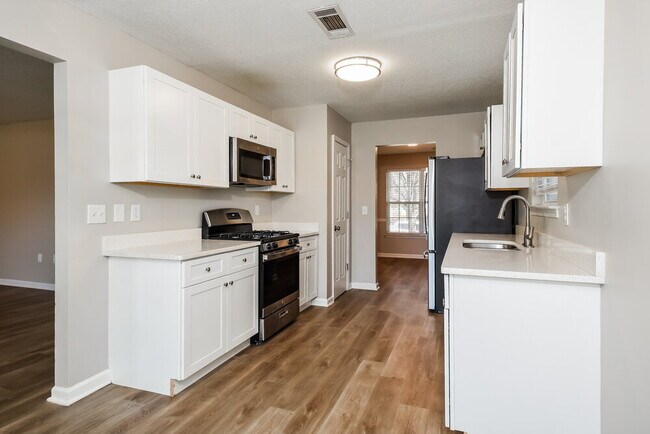 Building Photo - 3004 Summer Breeze Dr