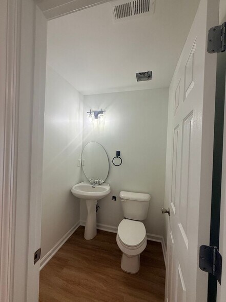 Building Photo - 5828 Bradshaw Ct