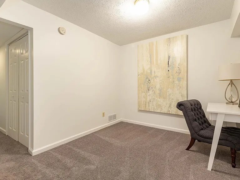 Building Photo - 731 E Sherwood Hills Dr