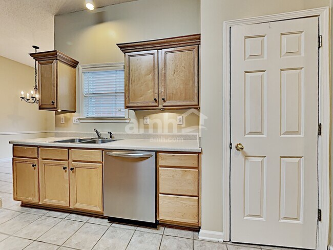 Building Photo - 9289 Oakengate Cv
