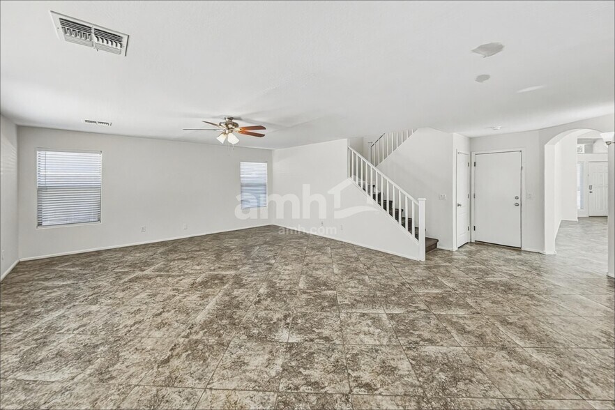 Building Photo - 3910 E Hematite Ln