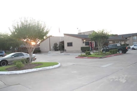 Building Photo - Twin Oaks