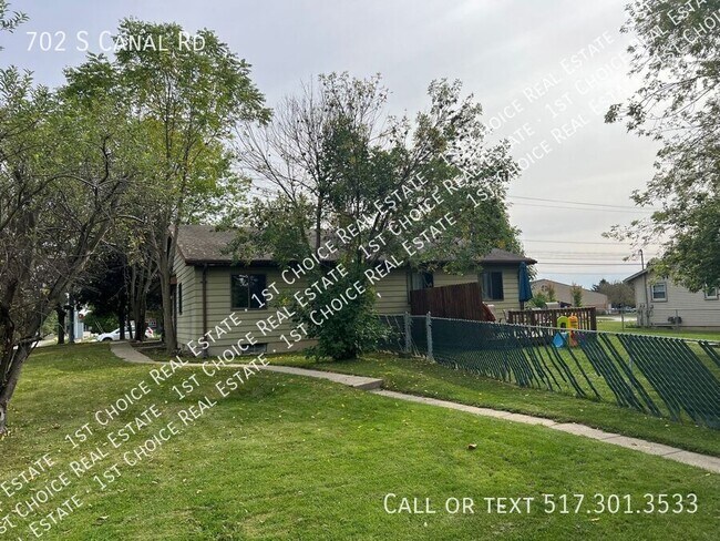 Building Photo - 702 S Canal Rd