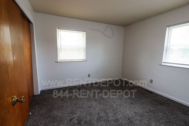 Building Photo - 2947 Ravenswood Dr