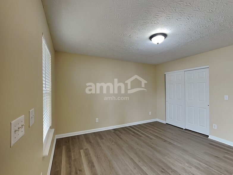 Building Photo - 11 Glenpark Ct