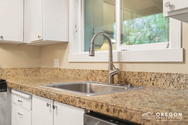 Building Photo - 6801 SW Terri Ct