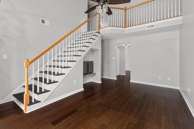 Building Photo - 364 Forest Hill Dr
