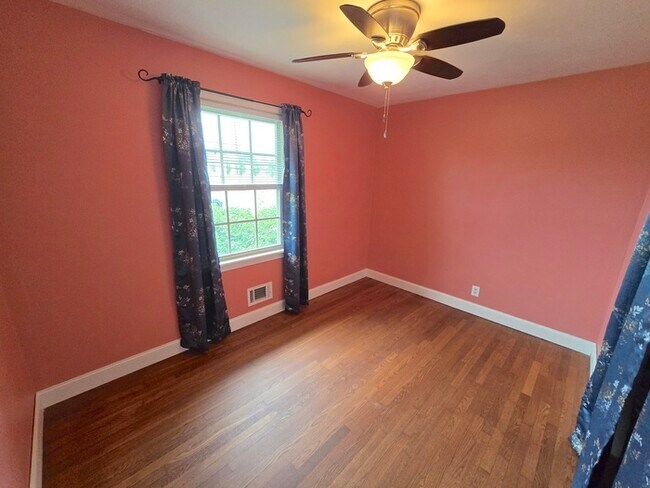 Building Photo - Charming 4-Bedroom Brick Ranch in Virginia Beach!