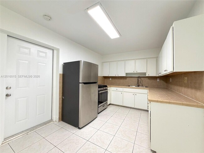 Building Photo - 1740 SW 47th Ave