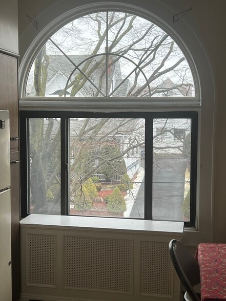 Kitchen nook - 314 Rich Ave