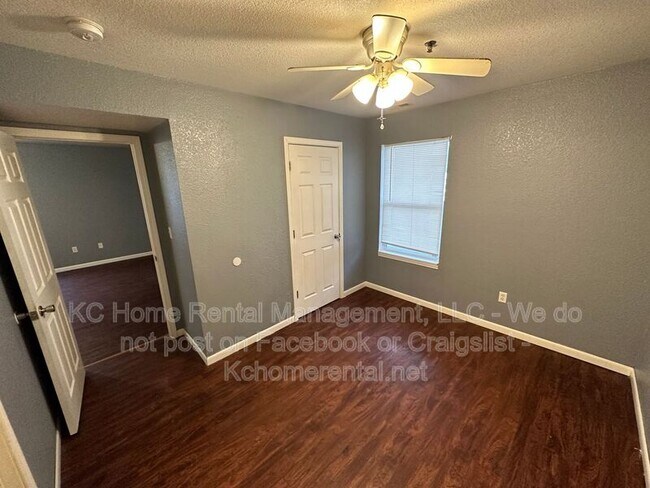 Building Photo - 1006 W Royle St