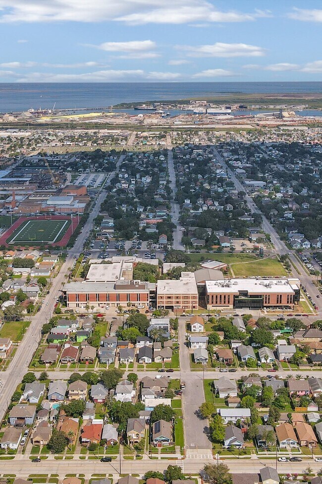 Building Photo - 4006 Avenue R 1/2 Rear