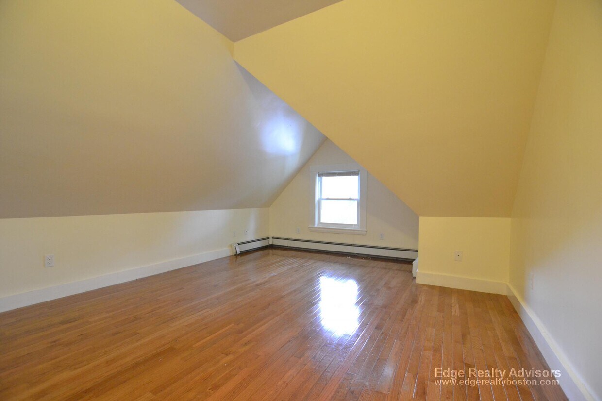 Building Photo - 16 Sparhawk St