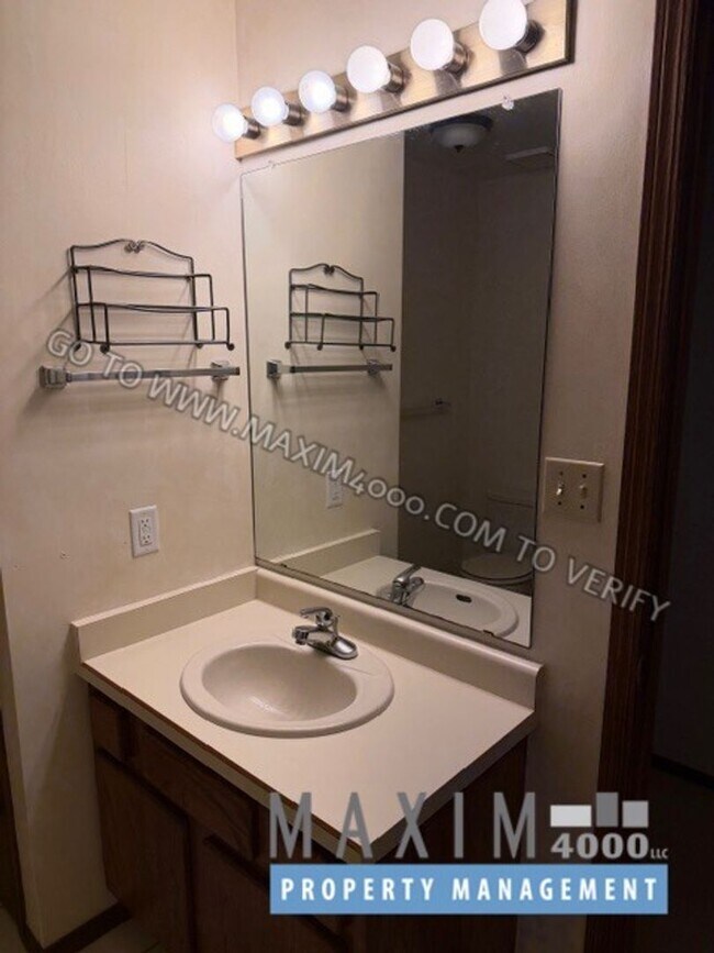 Building Photo - 3530 Ponderosa Way