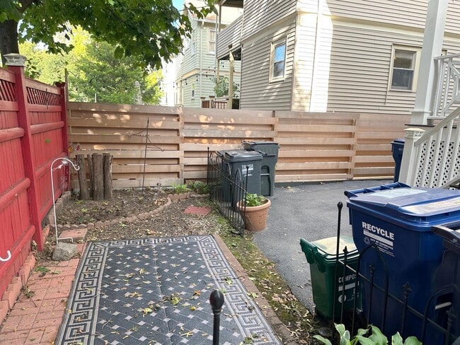 Building Photo - 19 Whitney Ave