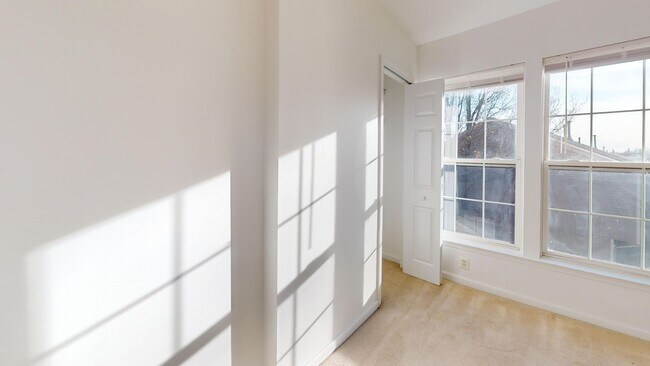 Building Photo - Spacious Family Three Bedroom Townhouse in Damascus! Pets Welcomed & Parking Included!