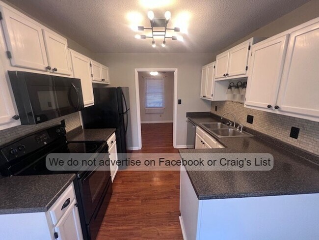 Building Photo - Farmington - Butterwood Circle