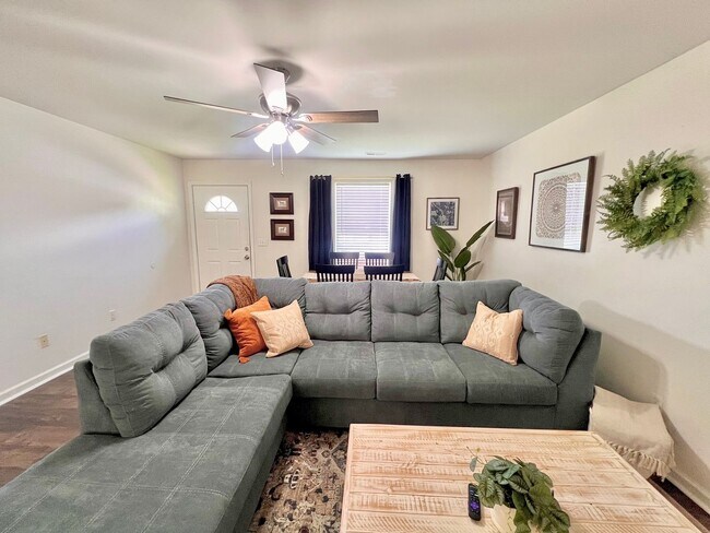 Building Photo - 707 Bagwell Ct