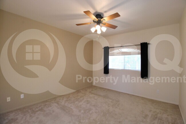 Building Photo - 8653 E Royal Palm Rd
