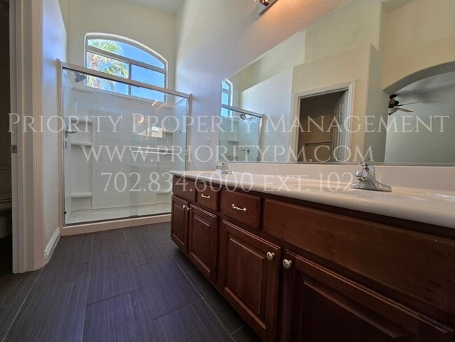 Building Photo - Beautiful 1600+ sq ft.  3 bedroom ~ UPGRADED!