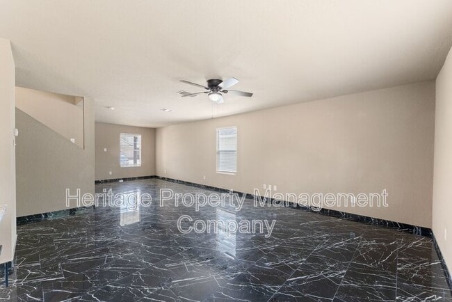 Building Photo - 5819 Providence Oak
