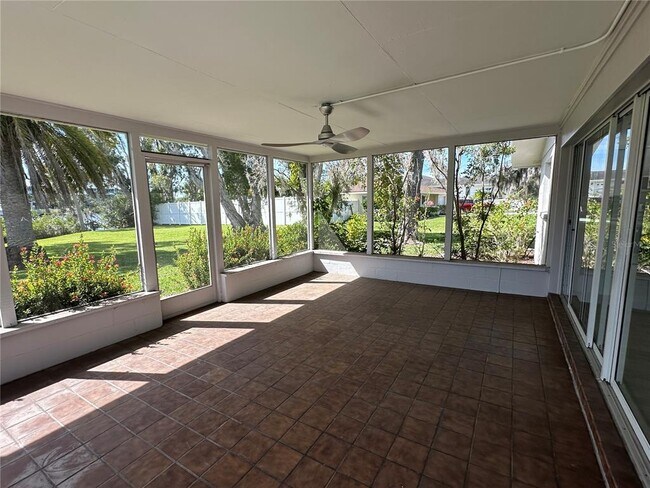 Building Photo - 812 Bayview Dr