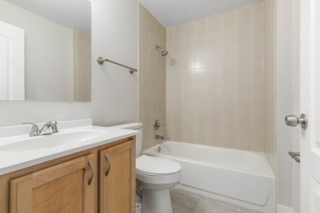 Building Photo - 884 Winchester St