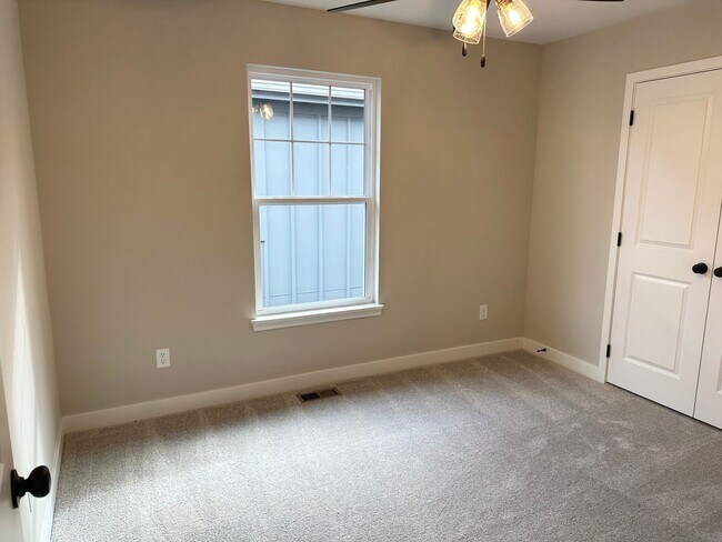 Building Photo - 128-132 SW 8th St