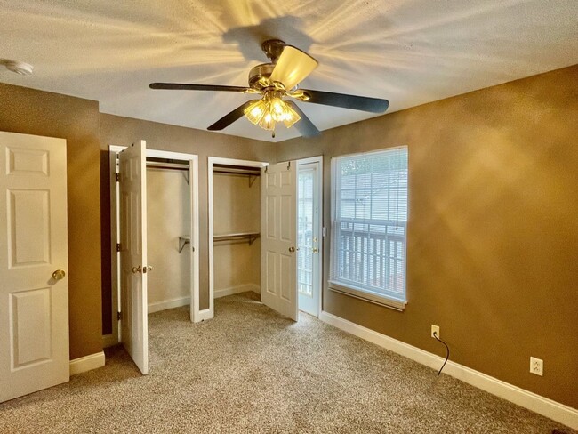 Building Photo - 2 Bedroom / 2.5 Bath Condo  Johnson City, TN