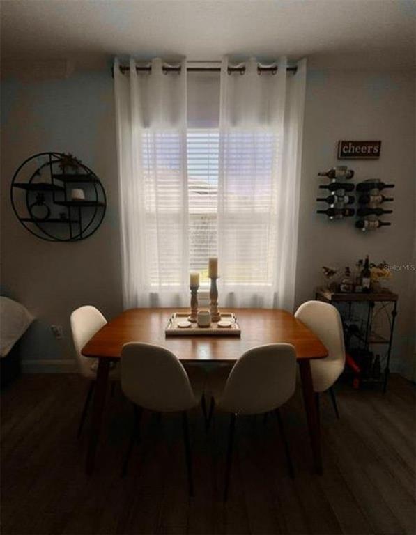 Building Photo - 10400 Eastpark Woods Dr