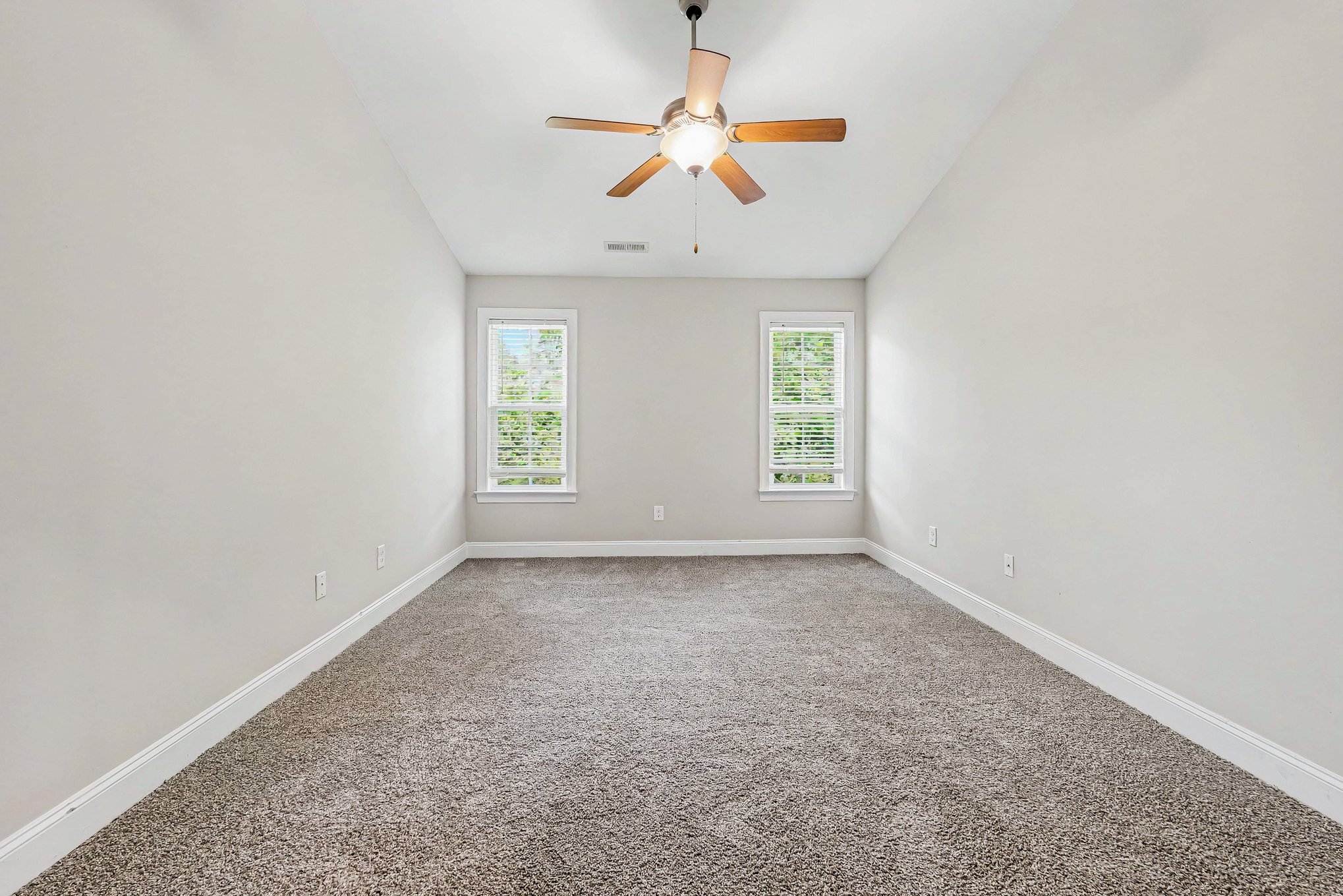 Building Photo - 846 Silver Leaf Dr