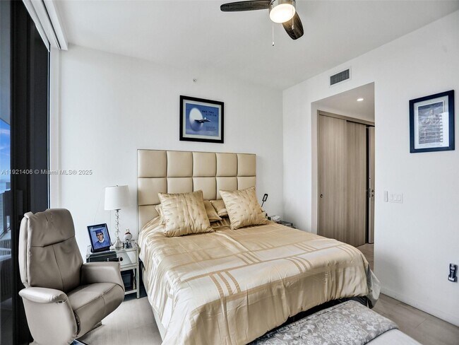 Building Photo - 1000 Brickell Plaza