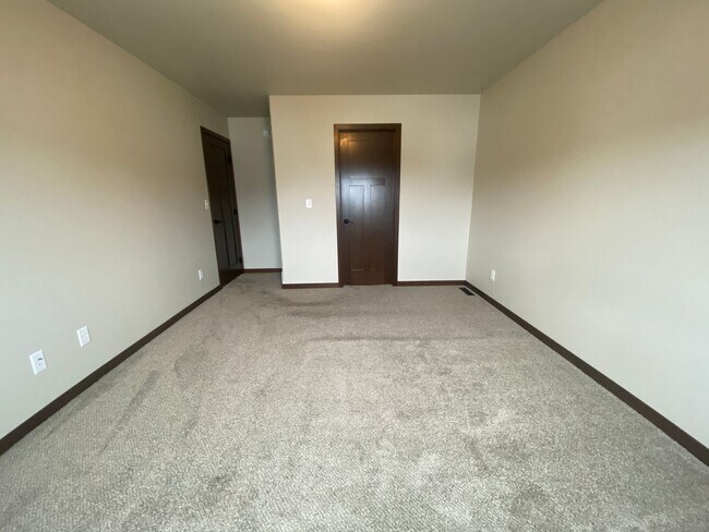Building Photo - 3-Bed, 3-Bath Single Family Home in Moorhead!